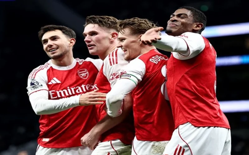 أرسنال يكتسح توتنهام برباعية نظيفة ويستعيد نغمة الانتصارات في الدوري الإنجليزي الممتاز